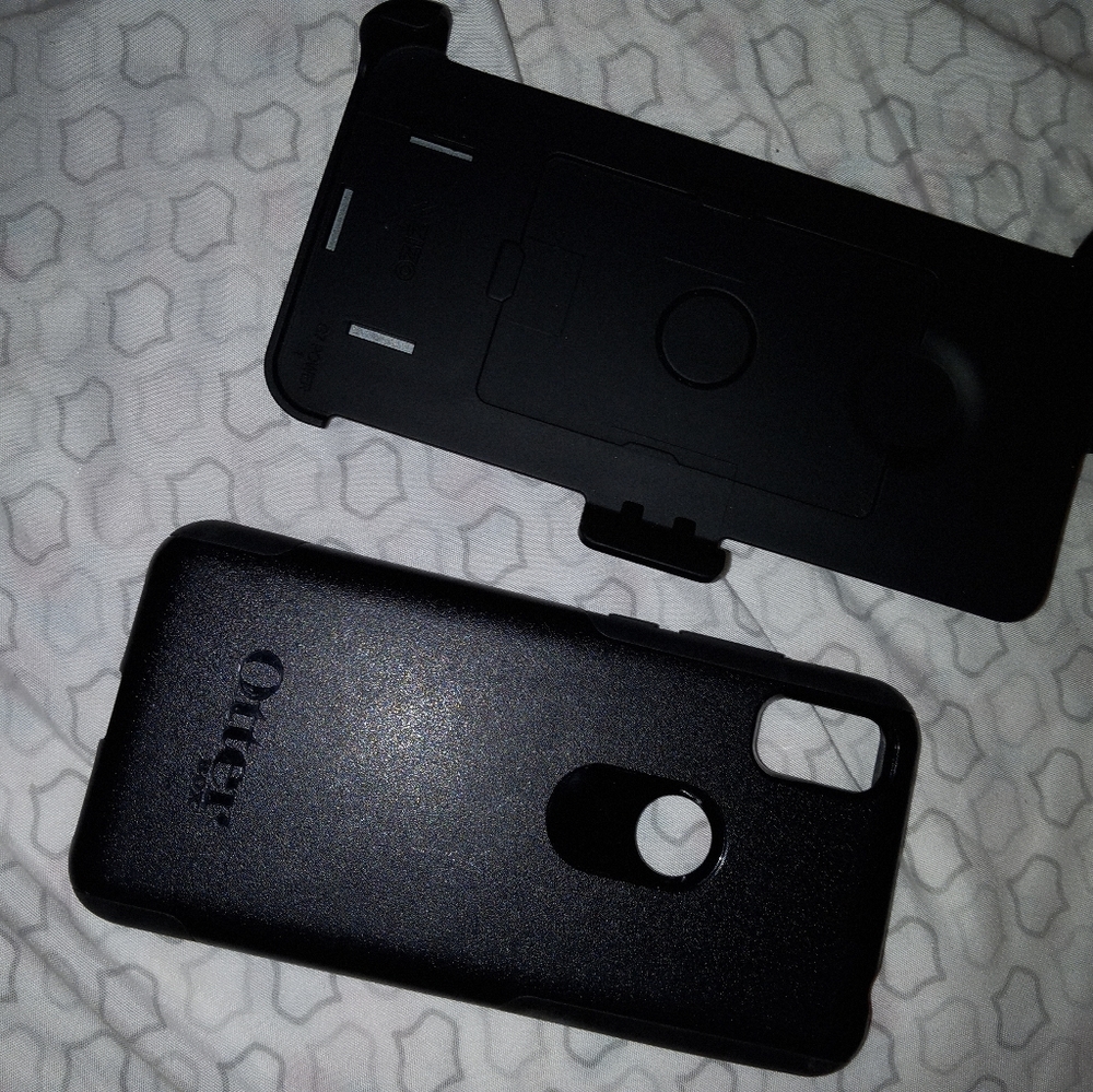 (ONLY CREDIT) Black SAMSUNG A21 Belt Clip-On with OtterBox Phone Case (BrandNew)